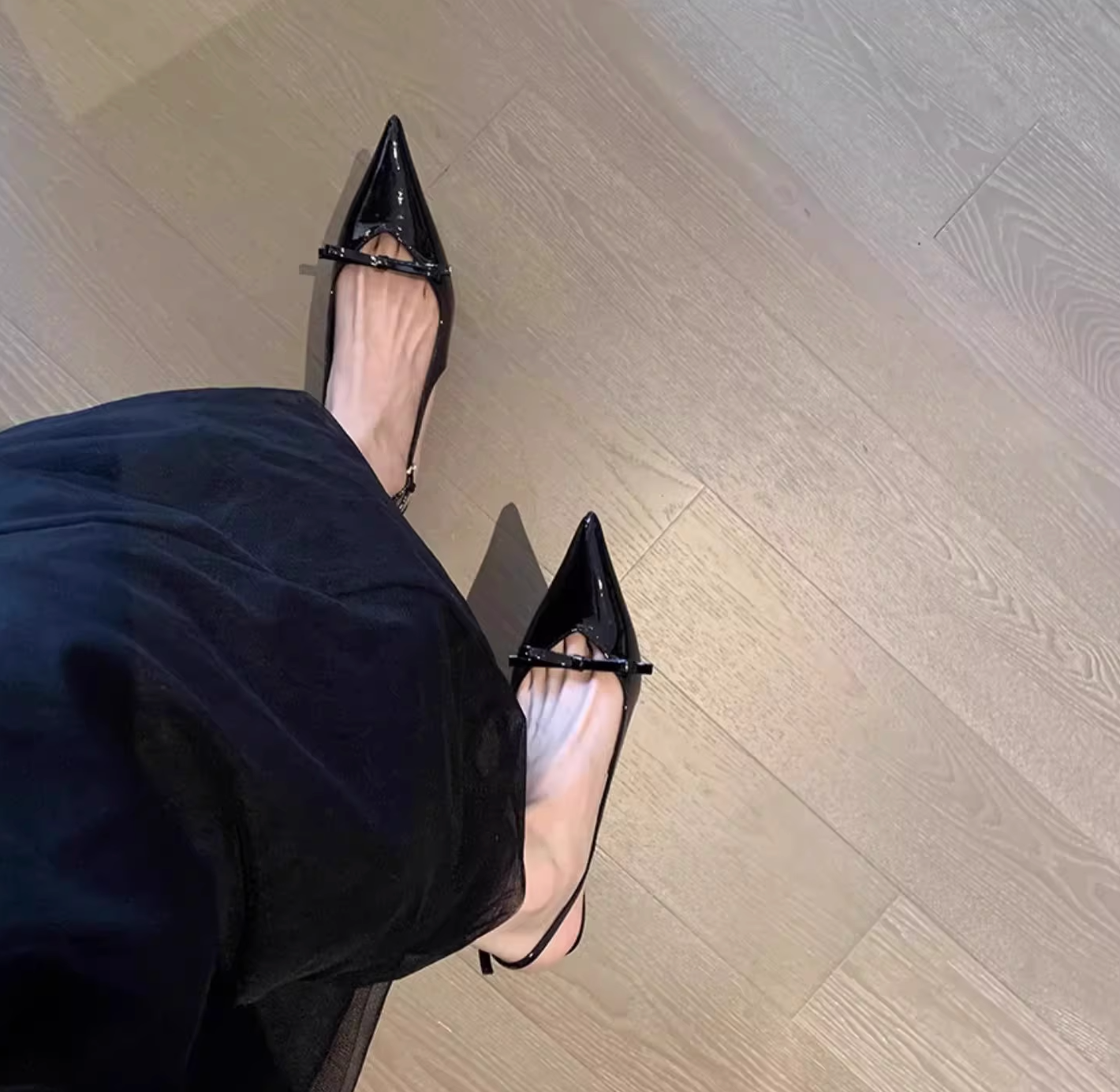 Pointed-Toe Bow Patent Leather Kitten heel Pumps